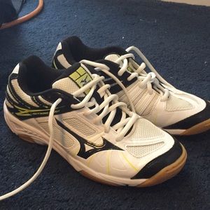 Mizuno volleyball court shoes kids size 5